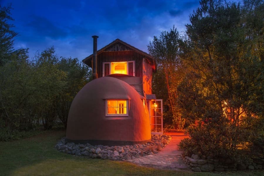 The Boot, Tasman — A Fairytale With a Juliet Balcony